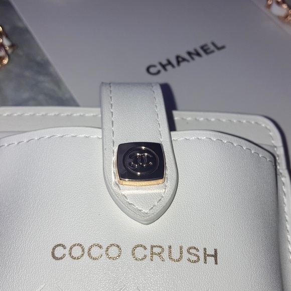 Chanel White and Gold Crossbody Bag - Picture 3 of 7